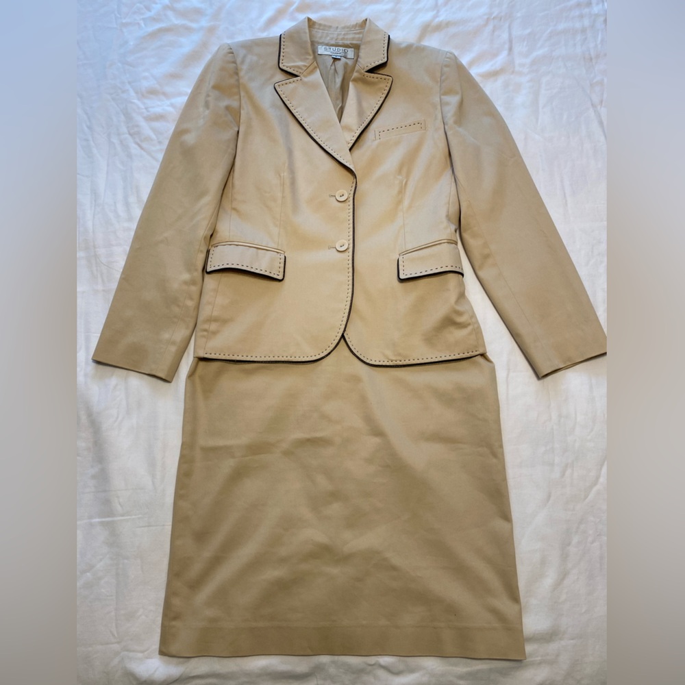Studio Tahari size 8 tan blazer and skirt with beautiful decorative stitching - Picture 2 of 14